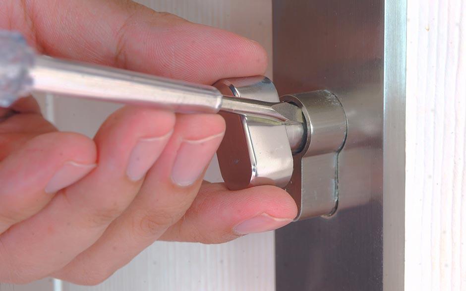changer serrure porte fermée Persan